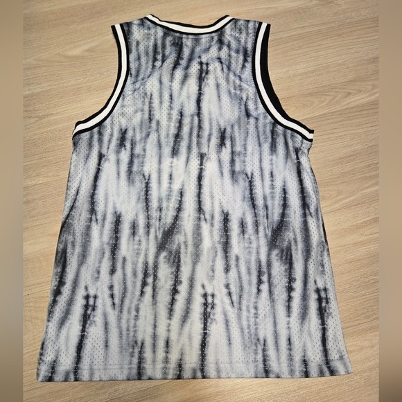 Married To The Mob Tye Dye Jersey - Picture 5 of 9